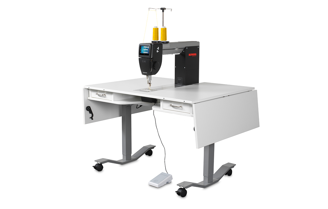 BERNINA Q 16 on Horn Lift Table